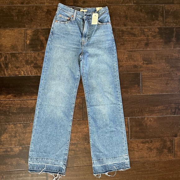NWT Brand New LEVI'S Women's Ribcage Wide Leg Jeans SZ 25x32